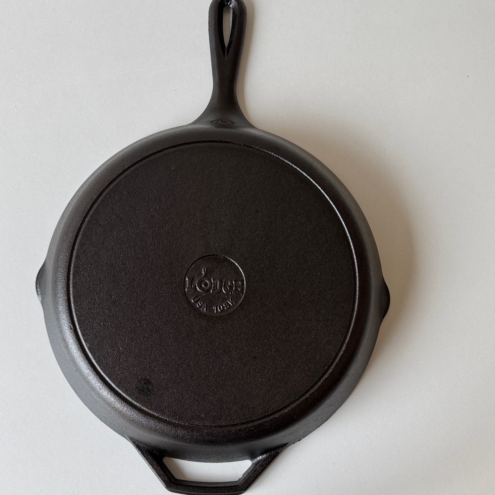 NEW Lodge Classic Seasoned Cast Iron Skillet Pans - 12” - Picture 3 of 4